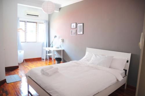 GRAYHAUS Guest House