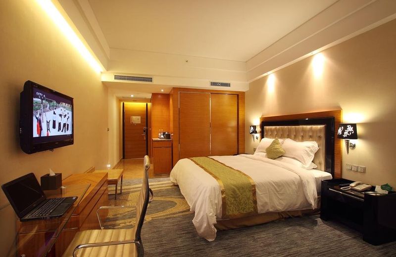 Elong Me Hotel