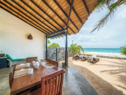 Blue Parrot Beach Villa