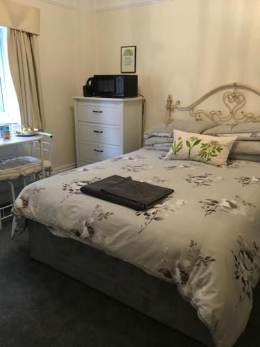 Oak Tree Guest House