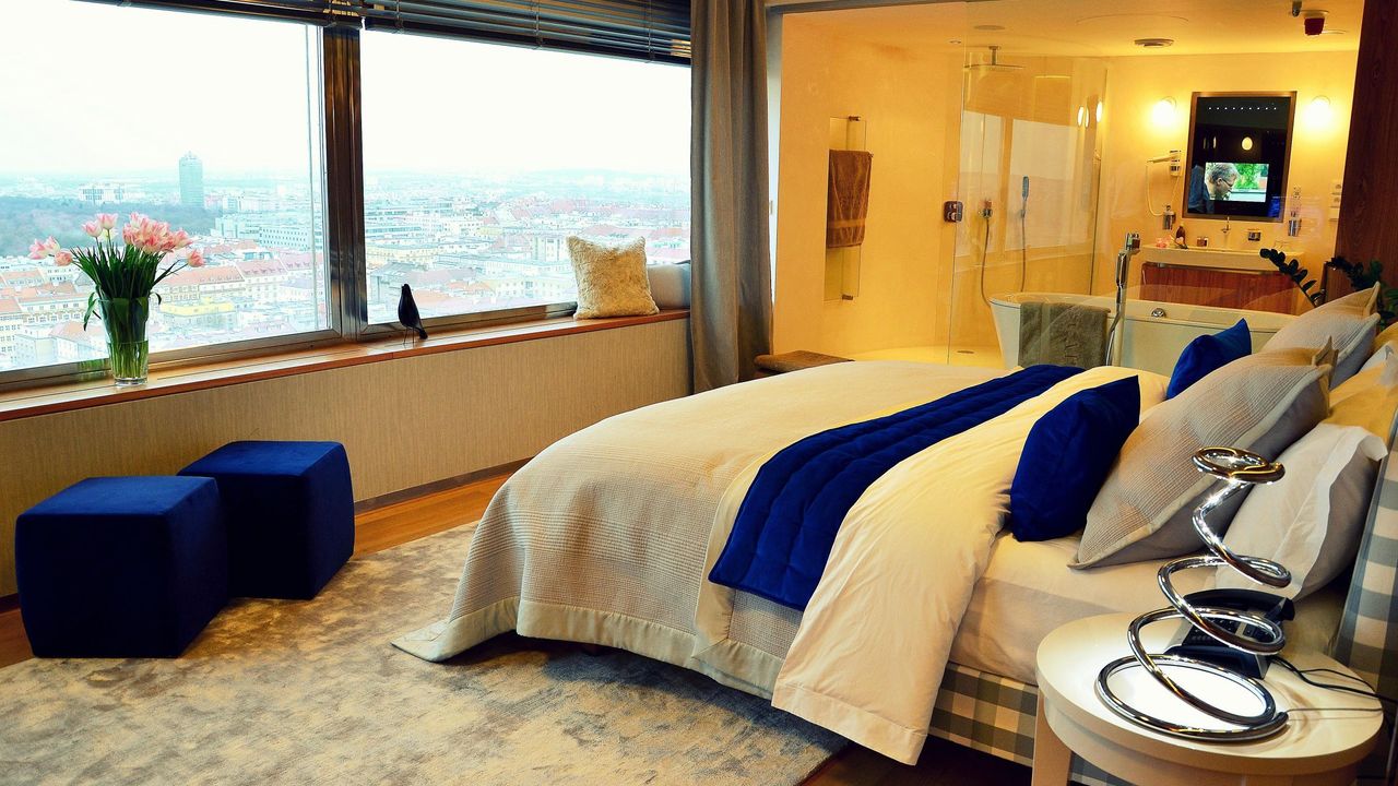 One Room Hotel