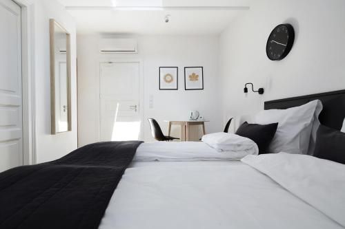 1891 Aparthotel Attic