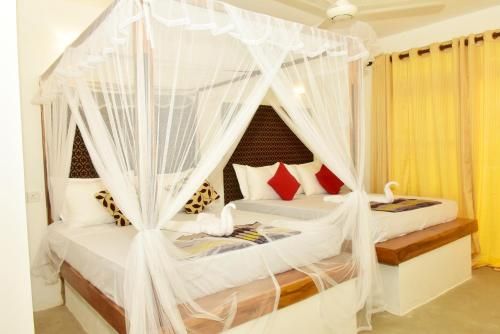 Safari Queens Resort