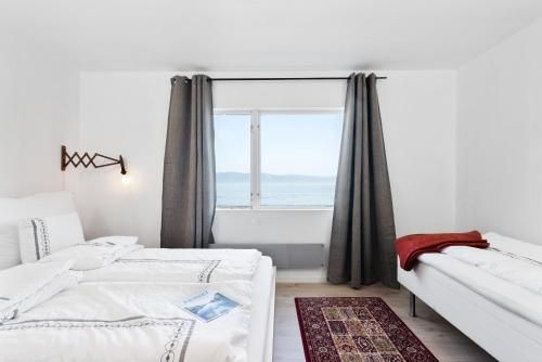 Private House & Bungalow by the sea