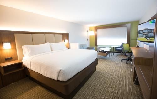Holiday Inn Express & Suites Tulsa South - Woodland Hills, an IHG Hotel