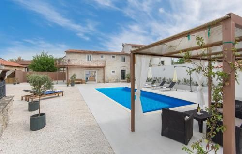 Charming Villa in Selina with Swimming Pool