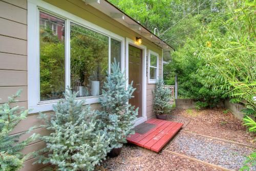Downtown Cottage in the Woods
