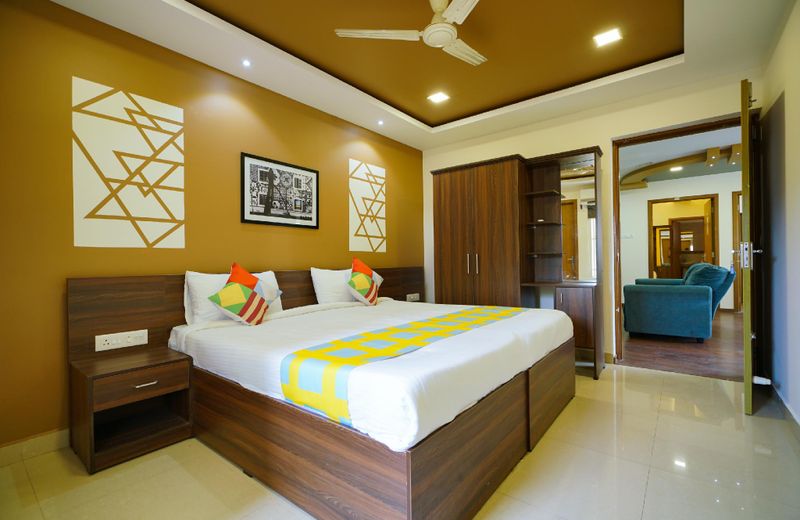 OYO Home 14274 Elegant Studio Near Lulu Mall