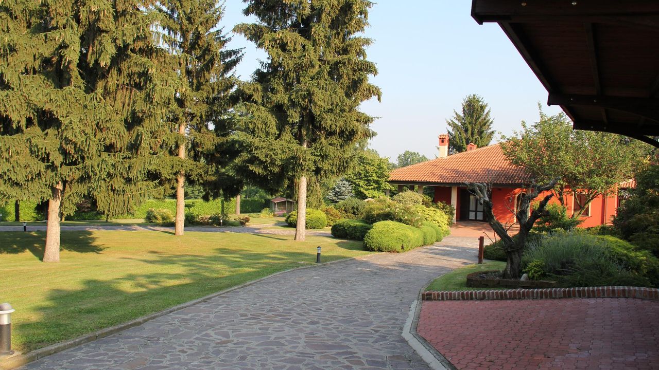 400sqm 4 bedroom, 3 bathroom  in Agrate Conturbia