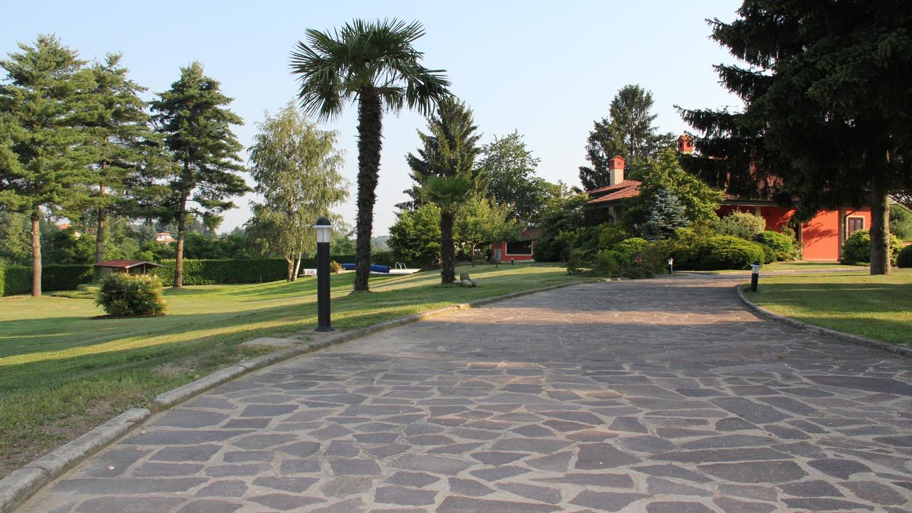 400sqm 4 bedroom, 3 bathroom  in Agrate Conturbia