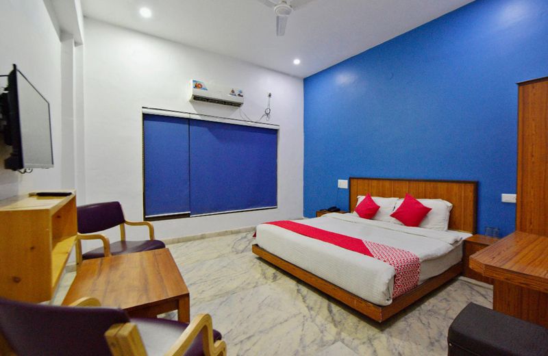 OYO 29300 Hotel Rockstar