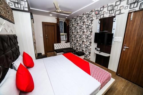 OYO 18651 Hotel Sharda