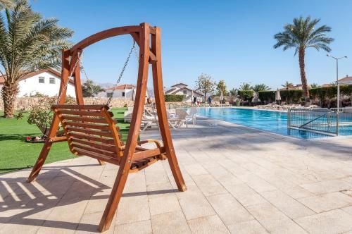 Renovated 3 Bedroom - Residence with Pool next the Beach