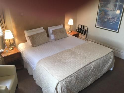 The Carre Arms Hotel & Restaurant