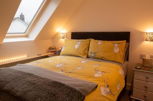 Allt Mor Rentals - Chalet with hot tub, And Studio Apartment with balcony