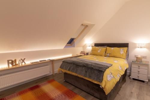 Allt Mor Rentals - Chalet with hot tub, And Studio Apartment with balcony