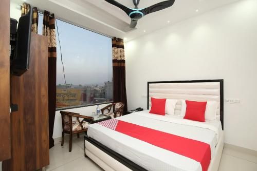 OYO 35930 Tricity Hotel Premia