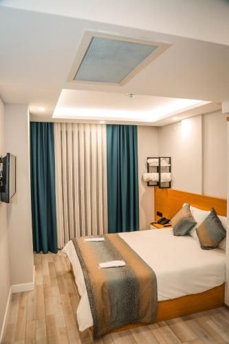 White Golden Suite Hotel
