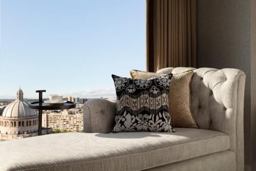 Four Seasons Hotel One Dalton Street, Boston