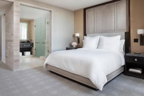 Four Seasons Hotel One Dalton Street, Boston