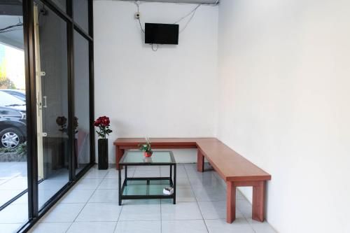 RedDoorz near Ahmad Yani Airport 3