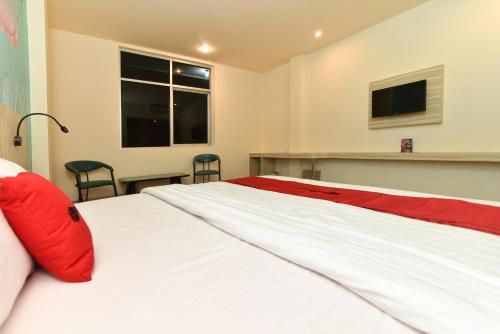 RedDoorz Plus At Hotel Pantai Timor