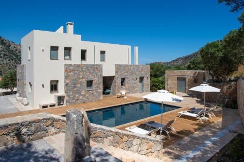 Villa Adagio 5 Bedroom with Private Eco-Friendly Heated Pool