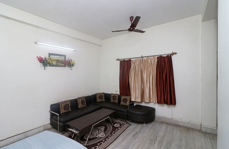 OYO 24591 Mishra Residency Newtown