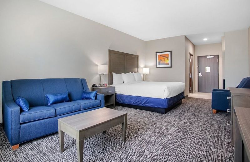 Holiday Inn Express & Suites Tulsa East - Catoosa, an IHG Hotel