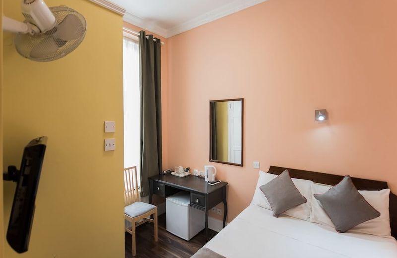 OYO Grantly Hotel, London Shepherd's Bush