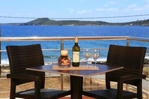 Faros Luxury Suites