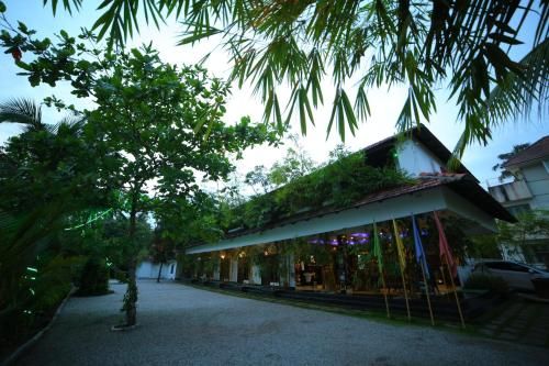 Global Backwater Resort