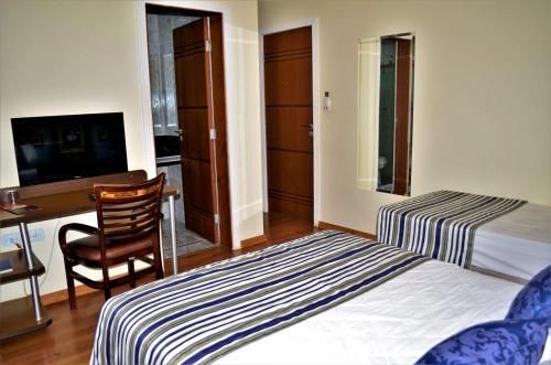 Summit Lago Hotel