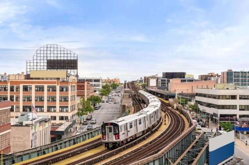 Days Inn by Wyndham Long Island City