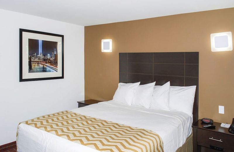 Travelodge by Wyndham Manhasset