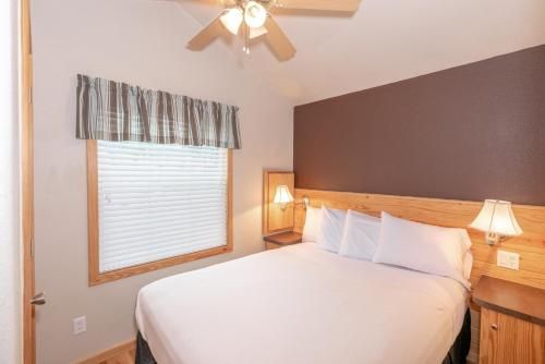 Hill Country Cottage & RV Resort