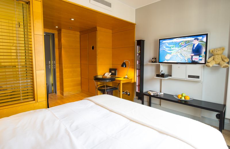 Hotel Rival