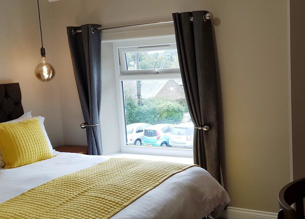 The Bowes Hotel