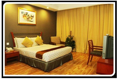 MAYRES HOTEL