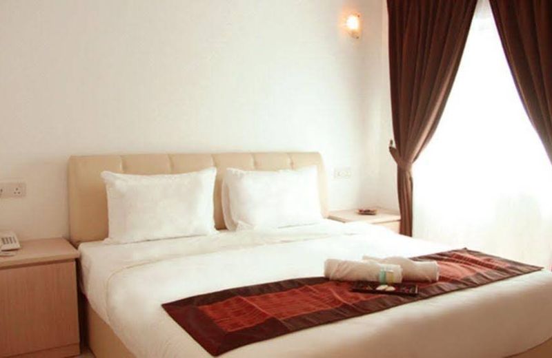 Peach Hill Hotel & Cafe