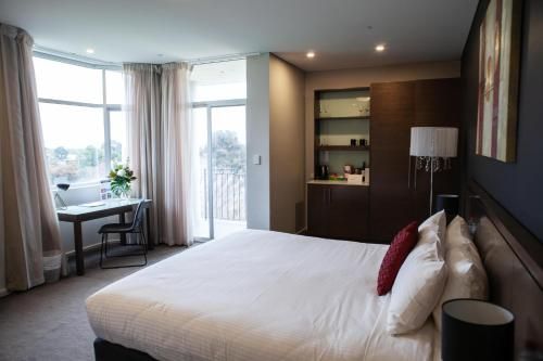 Sfera's Park Suites & Convention Centre