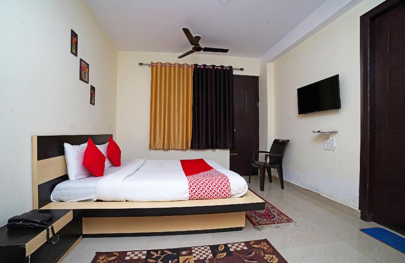 OYO 41348 Hotel Sameer Residency