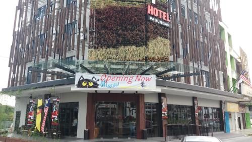 Roxy Hotel Padungan