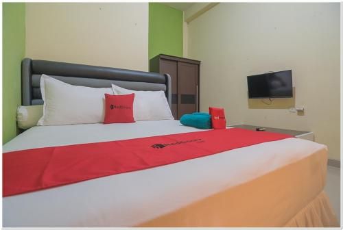 RedDoorz near Living Plaza Balikpapan 2