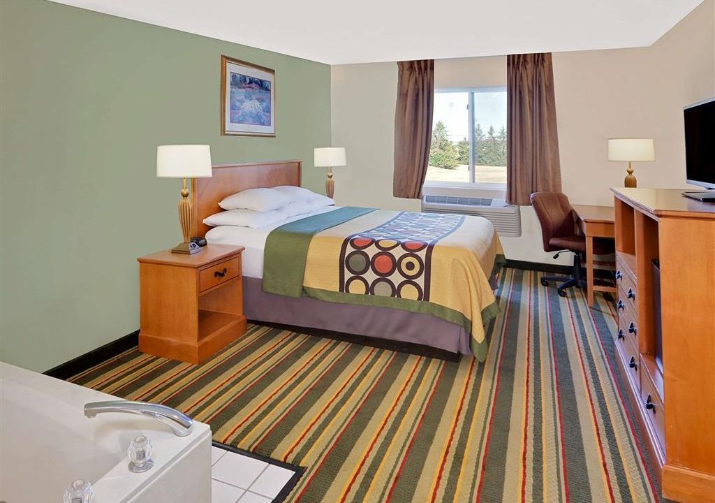 Super 8 by Wyndham Mt. Pleasant