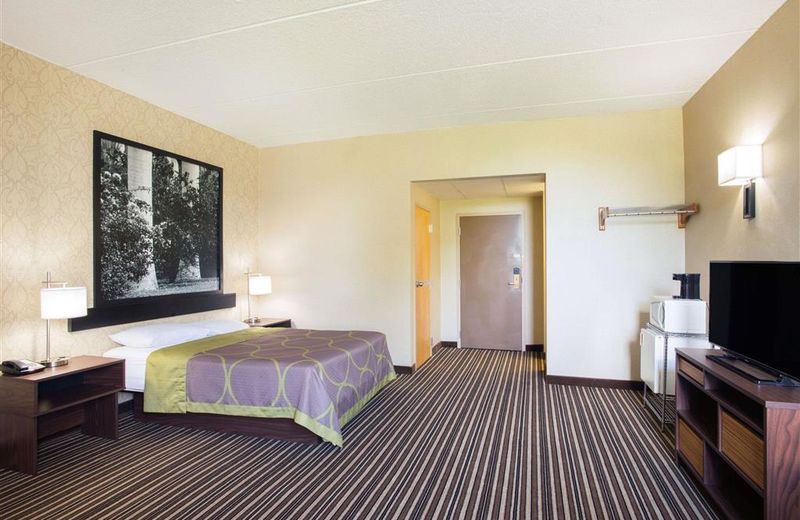 Super 8 by Wyndham Plattsburgh