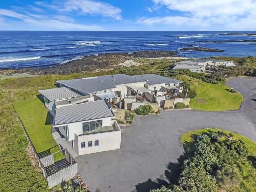 Hearns Beachside Villa 1