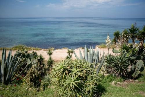 Oikia Eleanthi - Beachfront Garden Home!