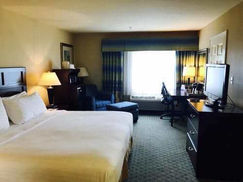 Holiday Inn Express Fort Bragg, an IHG Hotel
