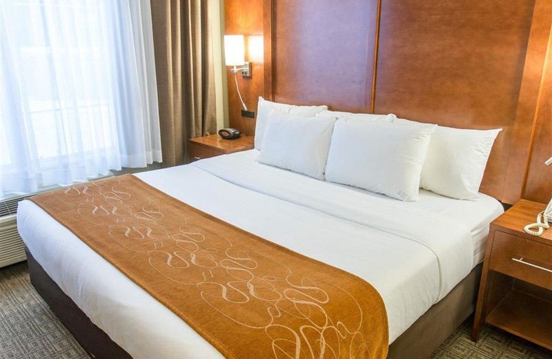 Comfort Suites